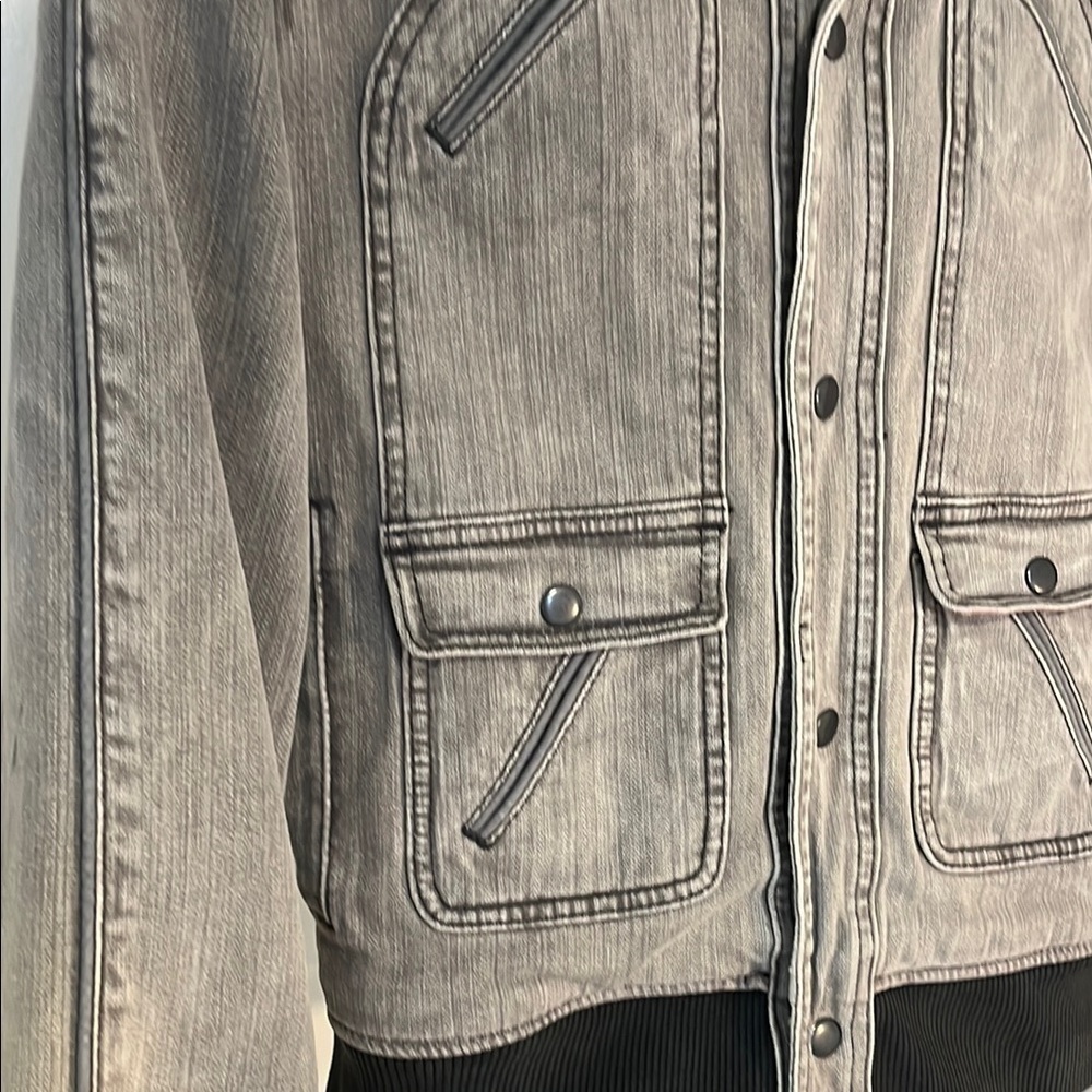Stylish Gray Bomber Jacket for Men - Picture 3 of 11
